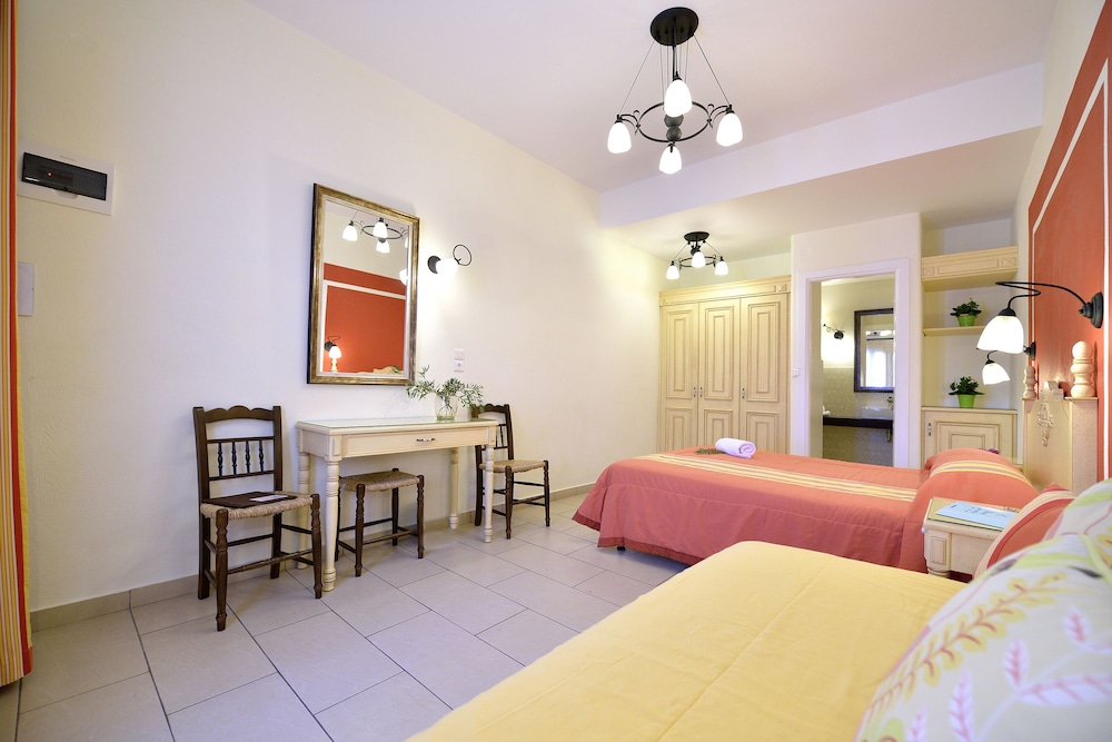 Standard Triple Room (No special View) - Photo 5