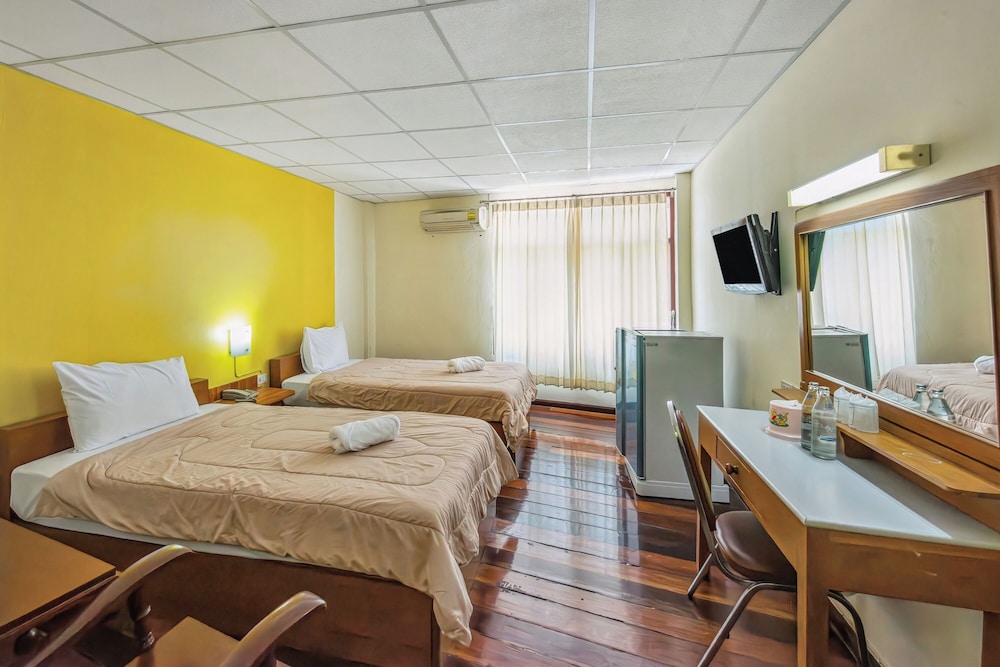 Standard Twin Room - Photo 5