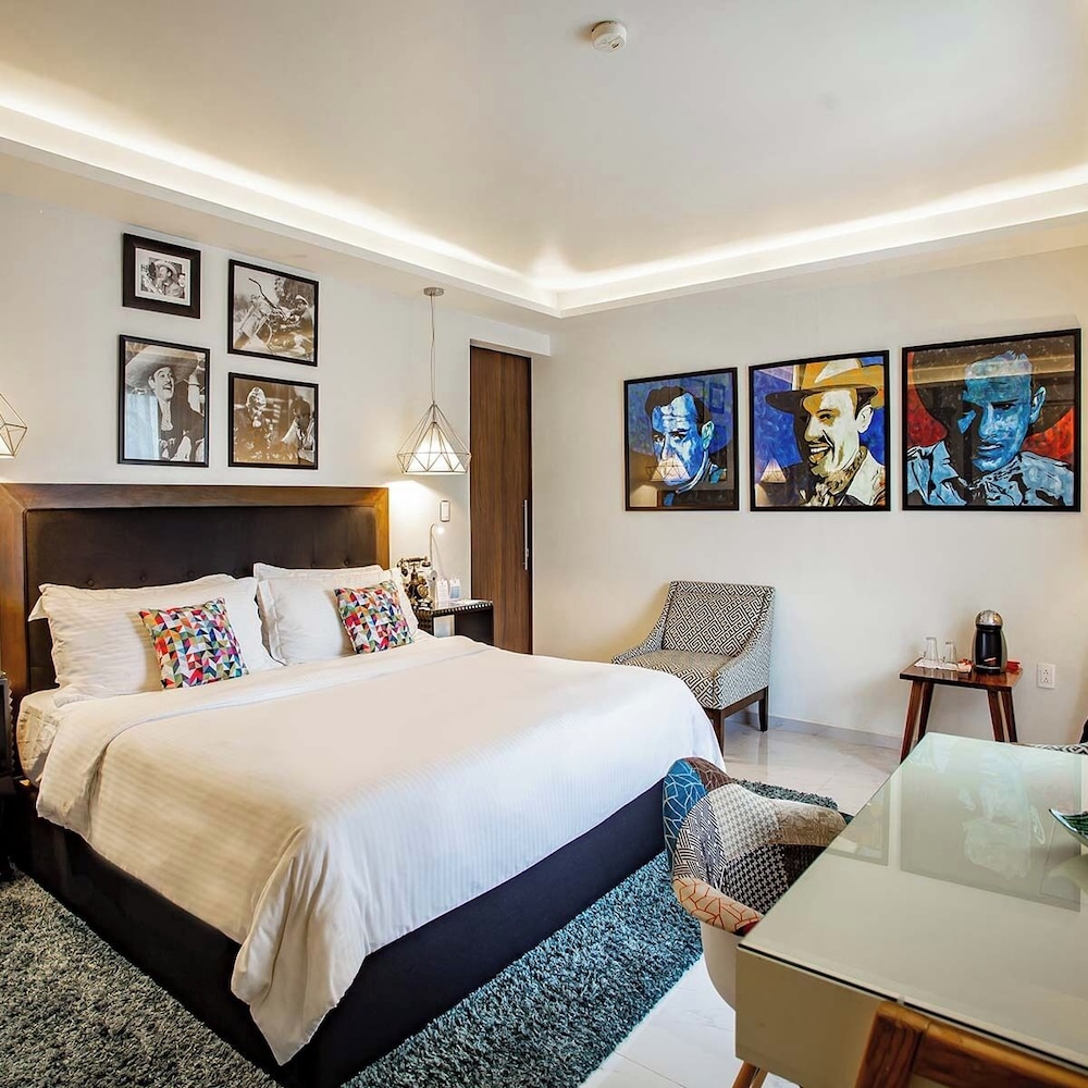 Deluxe King Room photo 1