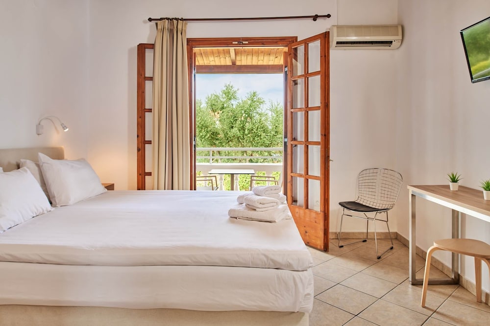 Double Studio with Sea and Garden View