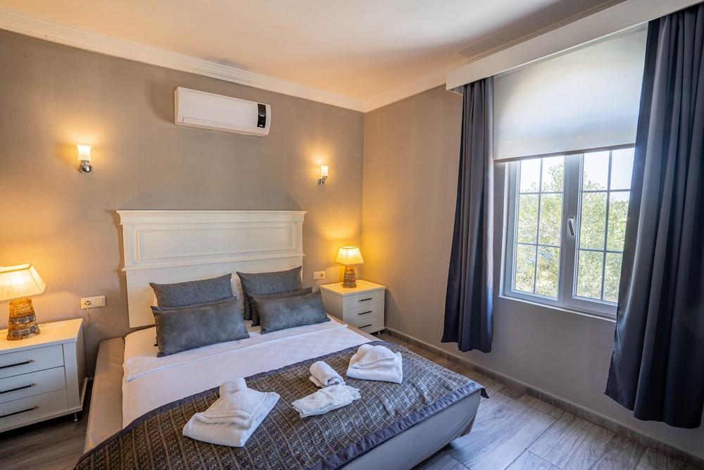 Luxury Villa, 1 Bedroom, Garden View, Garden Area photo 1