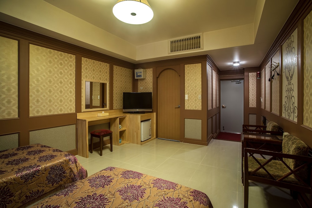 Standard Twin Room - Photo 3