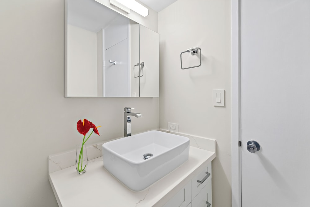 Ocean View 1BR at Ilikai Marina: Apartment, 1 Bedroom, Ocean View (Ilikai Marina (0124)) photo