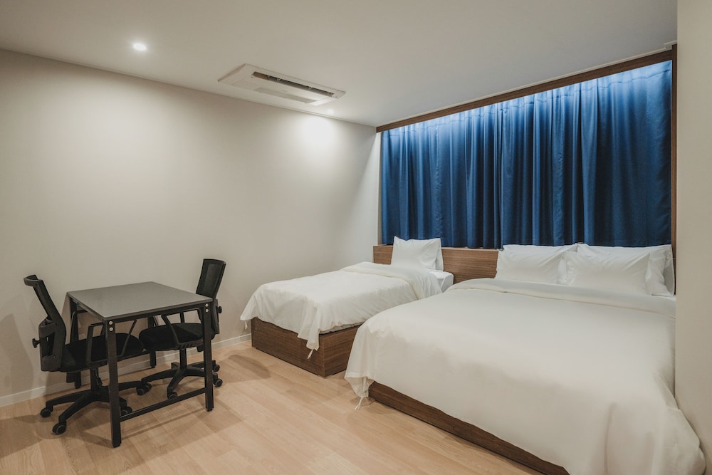 Deluxe Twin Room, Private Bathroom