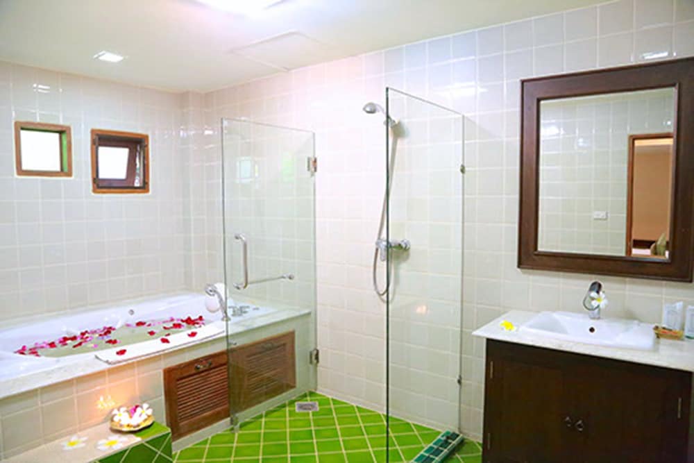 Deluxe Double Room - Photo 9