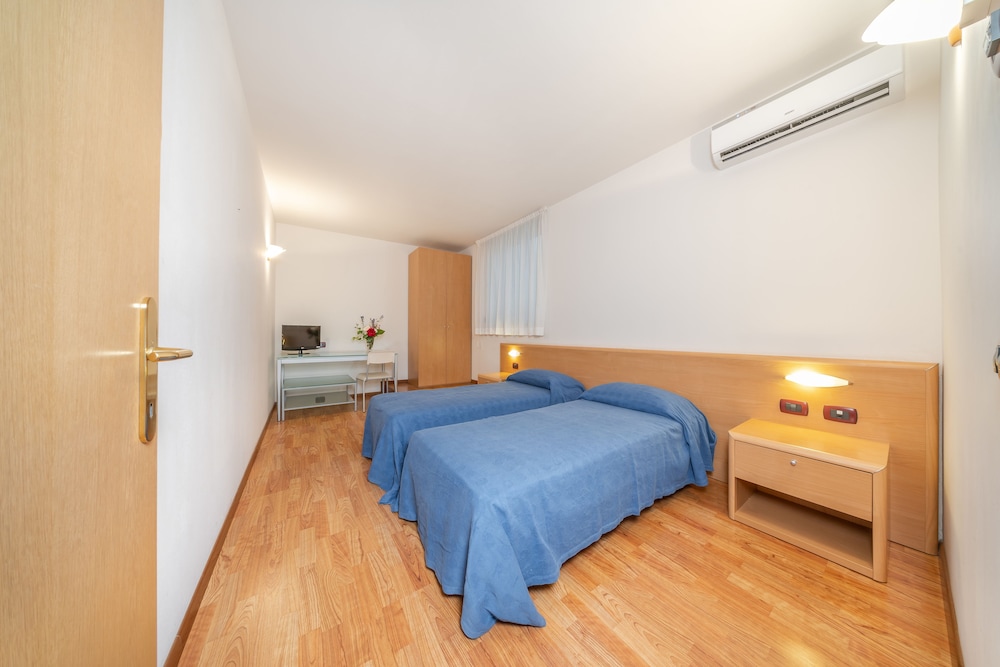 Quadruple Room - Photo 2