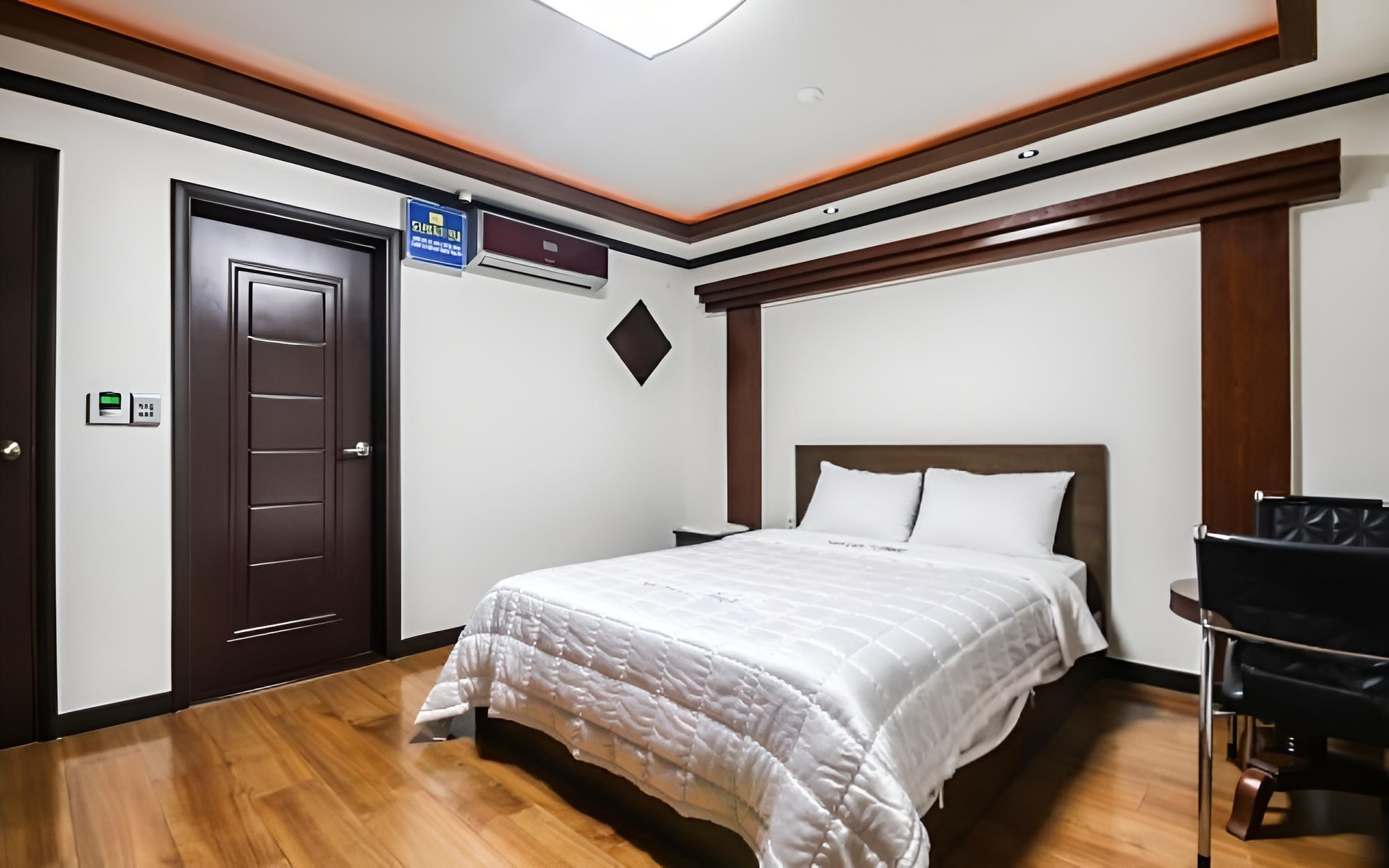 Room (Standard Room) - Photo 1