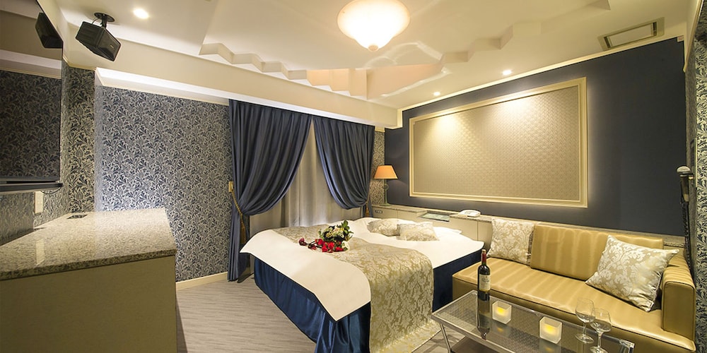Standard Double Room - Photo 9
