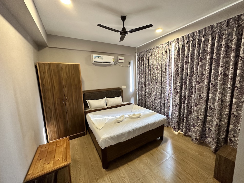 Deluxe Room - Photo 9