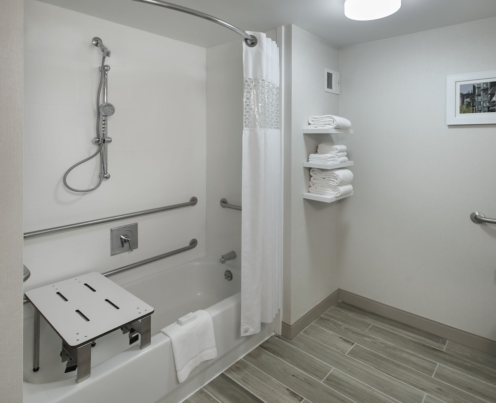 Room, 2 Double Beds, Accessible, Bathtub (Mobility & Hearing)