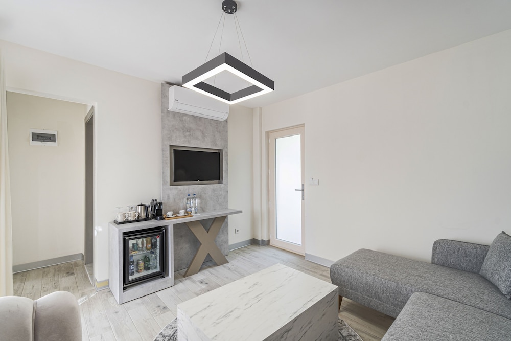 Junior Suite, 1 Bedroom, Non Smoking, Sea View - Photo 6