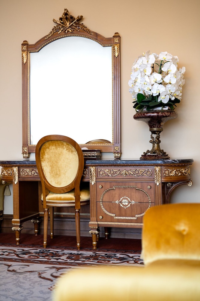 Presidential Suite, 1 Bedroom, Jetted Tub, Park View photo 2