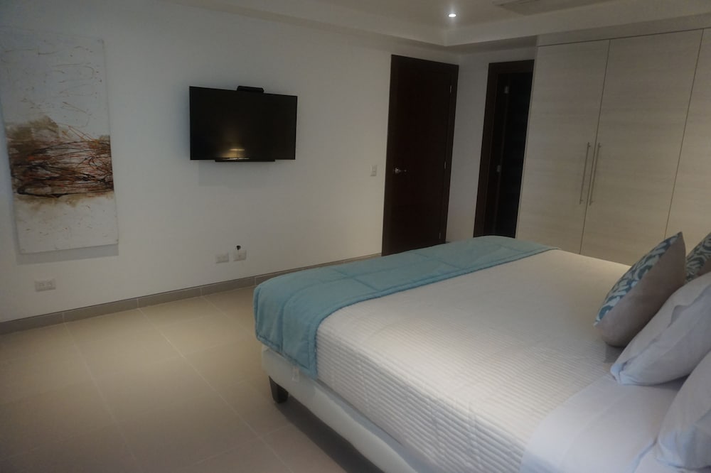 Standard Room, 1 Queen Bed photo 2