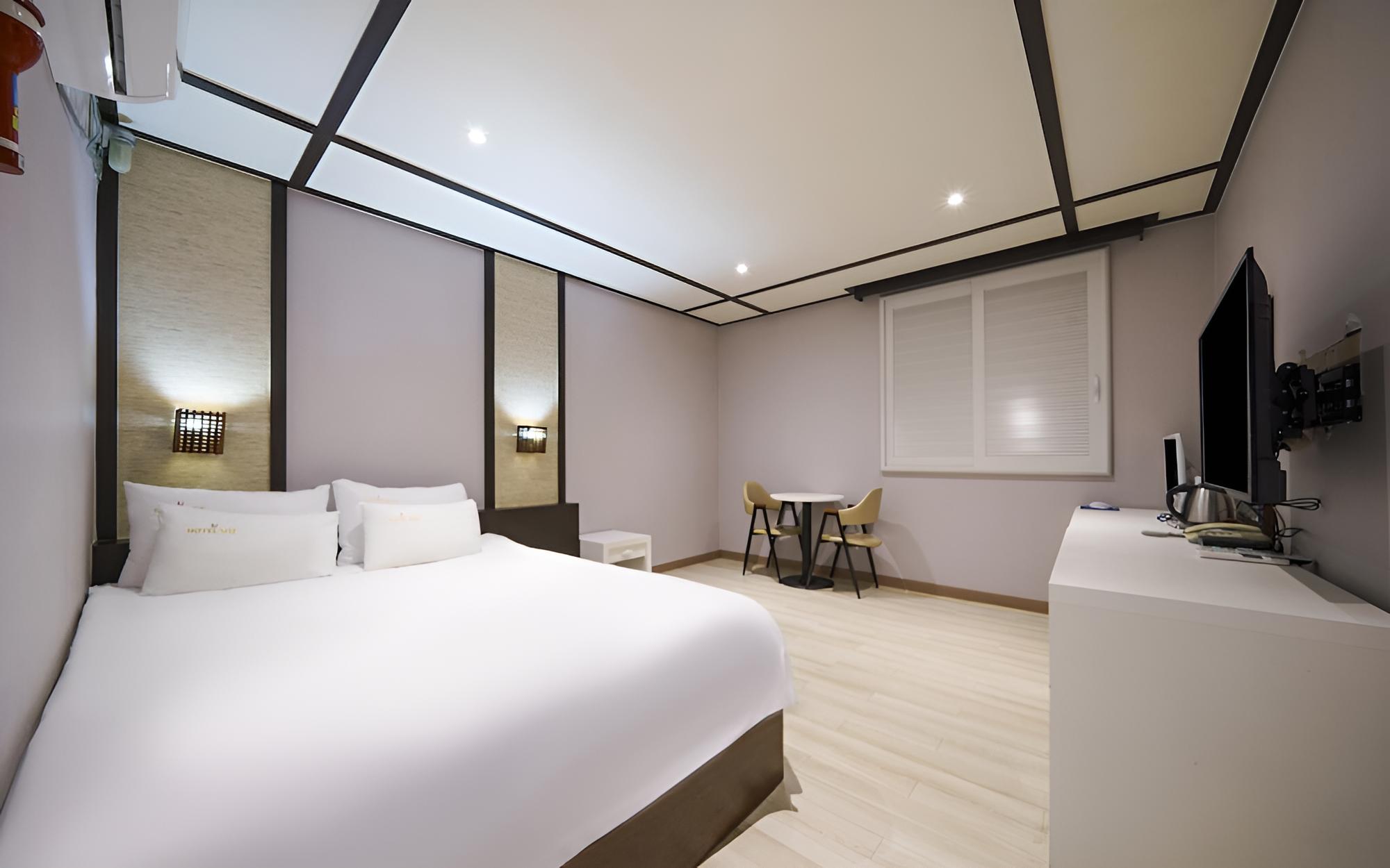 Room (Business Standard (Double Bed Hotel B) - Photo 18