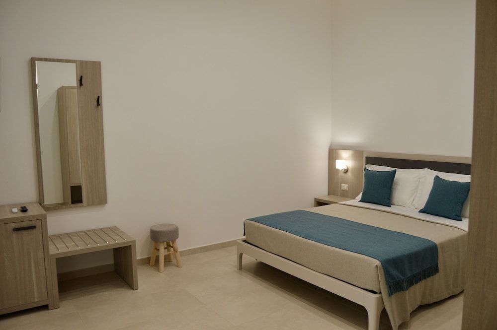 Basic Triple Room photo 2