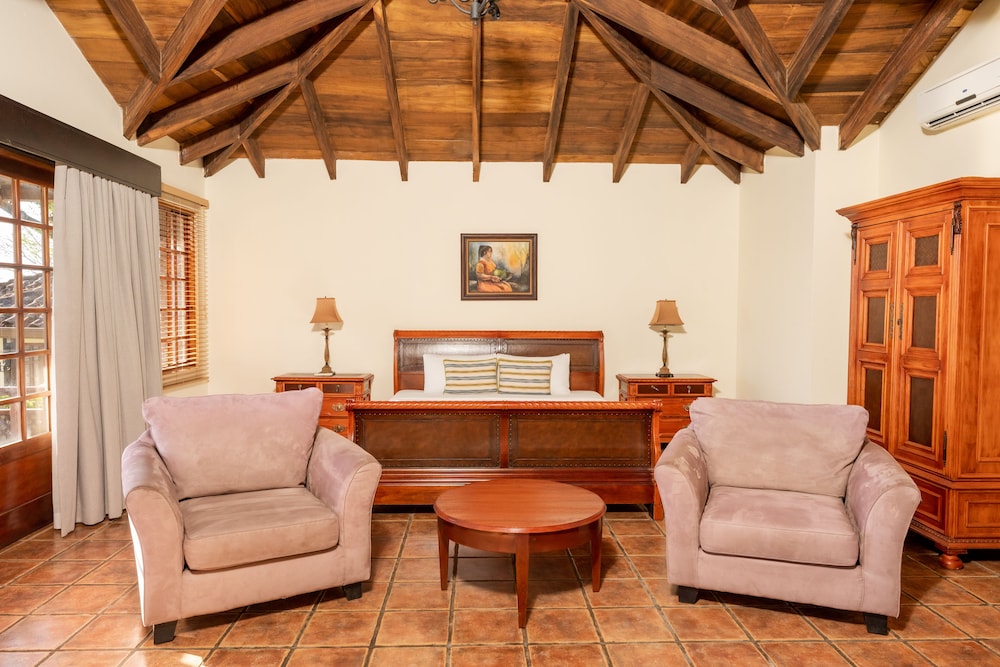 Superior Bungalow, 1 King Bed, Garden View, Mountainside photo 1