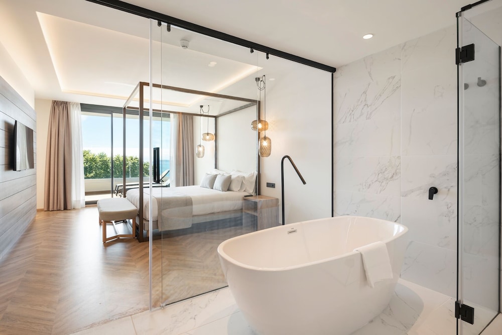 Deluxe Suite, Sea View photo 2