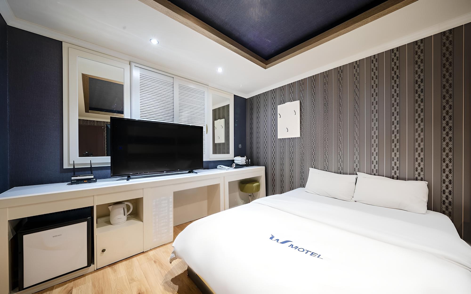 Room (Deluxe room (two beds queen + queen N) - Photo 2