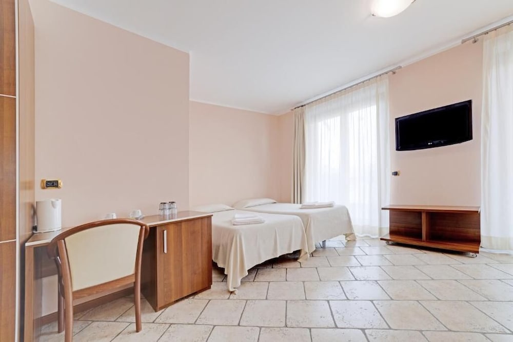 Superior Quadruple Room photo 2