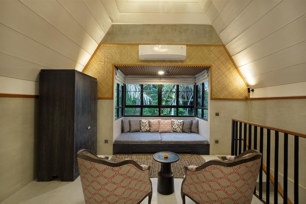 Grand 2 Bedroom Loft Forest Private Pool - Photo 9