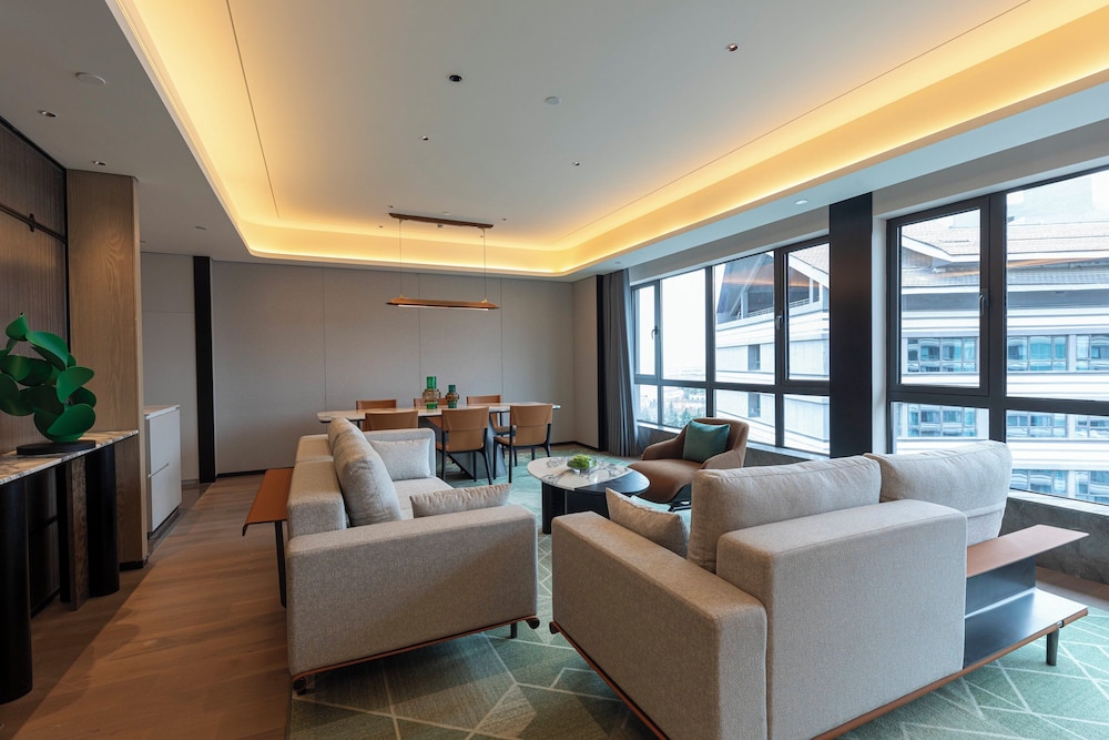 1 King One Bedroom Suite Garden View with Single Sofa Bed and Living Area
