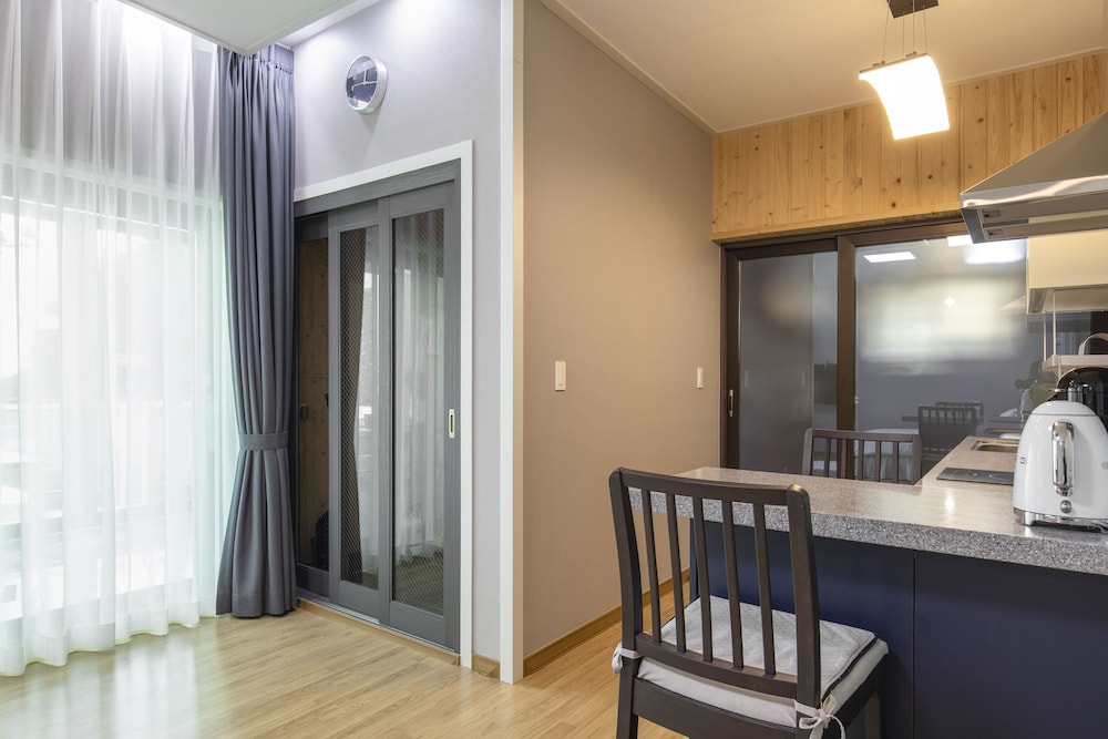 Basic Studio, 1 Queen Bed, Sea View (private whirlpool, 103) - Photo 12