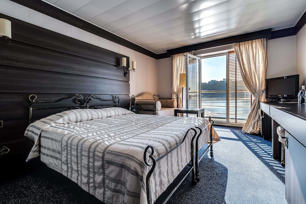 Classic Double Room, River View
