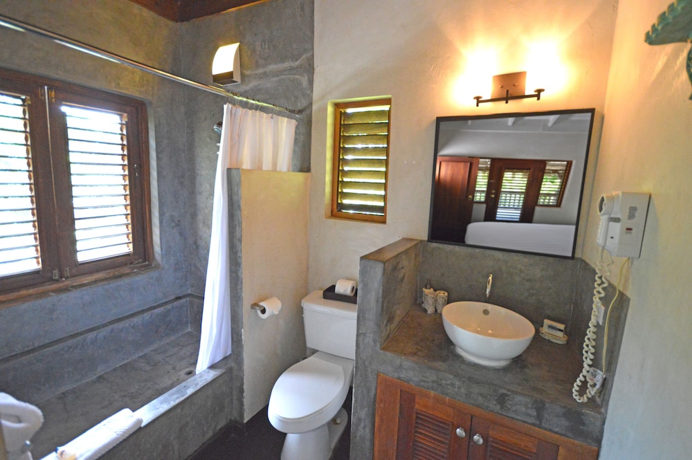 Premium Cottage, 1 Queen Bed, Pool View photo 3