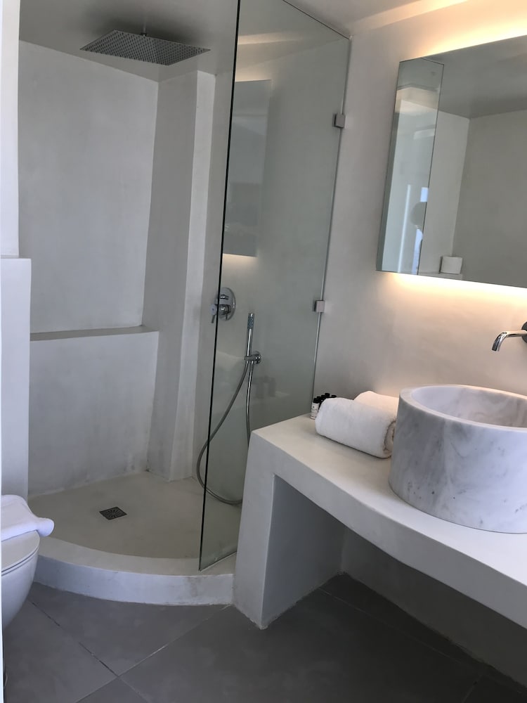 Suite, Balcony (Caldera View) - Photo 15