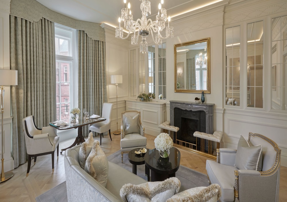 Corner Suite photo 3
