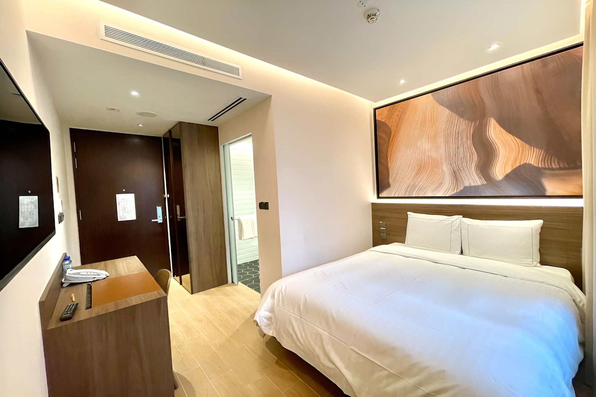 Superior Room, 1 Queen Bed photo 2