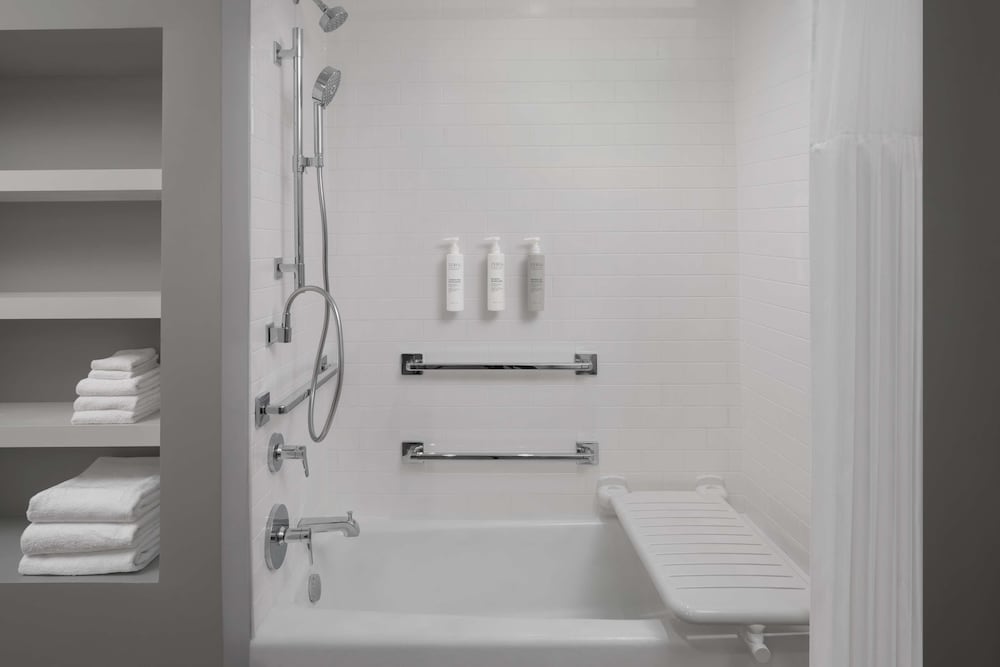 Studio Suite, 2 Queen Beds, Accessible, Bathtub - Photo 5