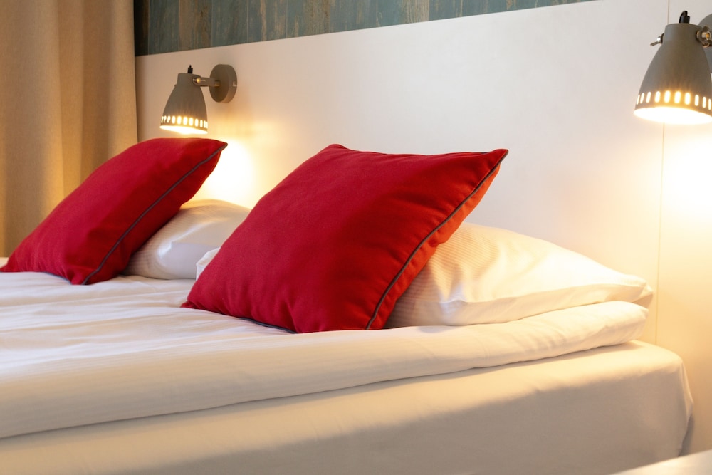 Deluxe Double Room thumbnail 6