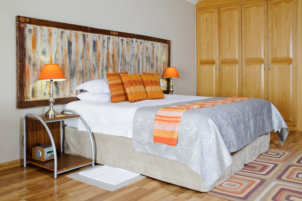 Luxury Double Room, 1 King Bed, Non Smoking, Mountain View photo 1
