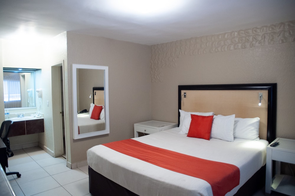 Standard Room, 1 King Bed - Photo 1