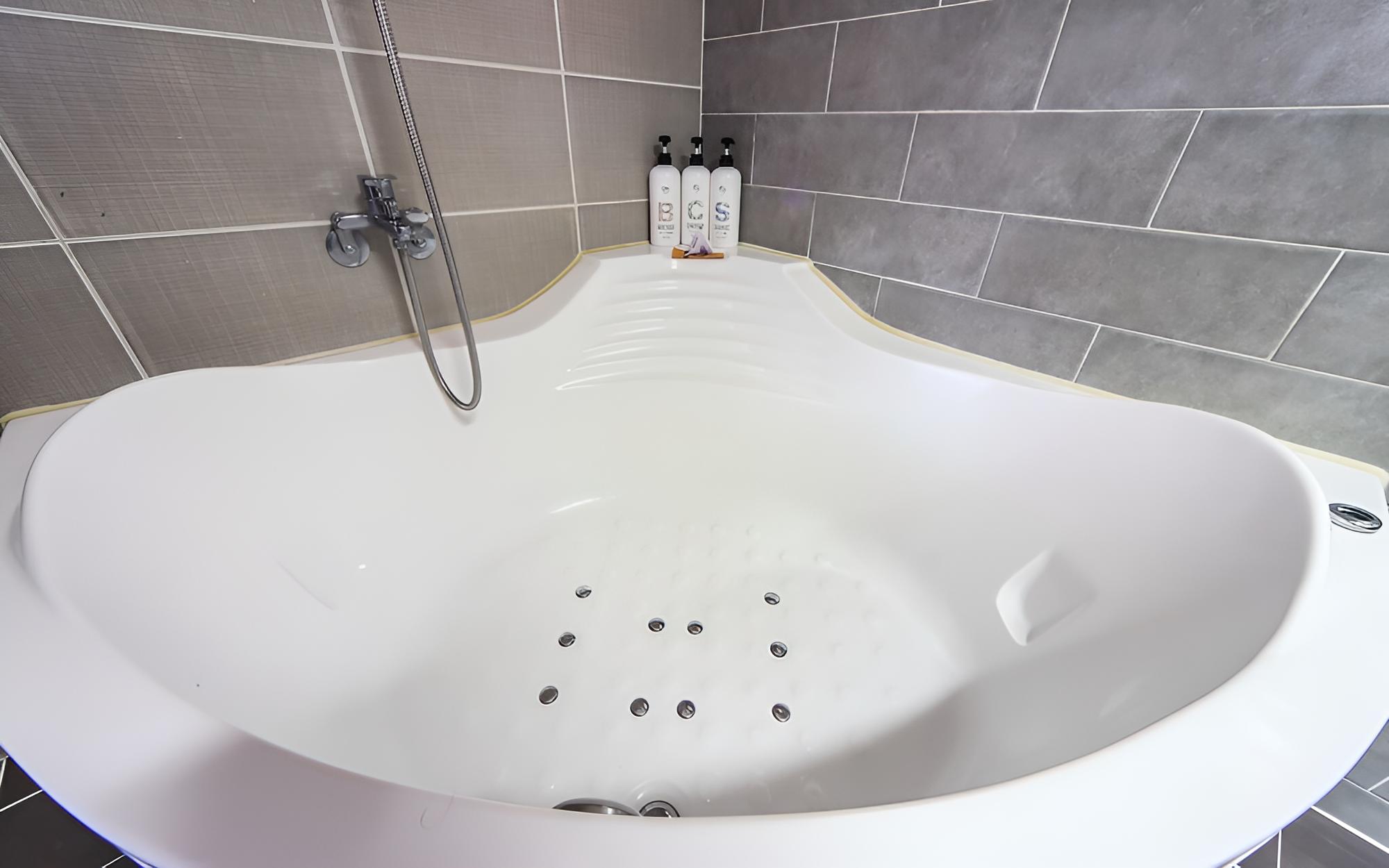 Room (Premium (Spa Whirlpool Bath/Super Kin) - Photo 11