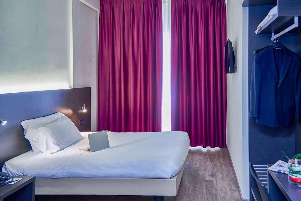 Standard Single Room photo 2