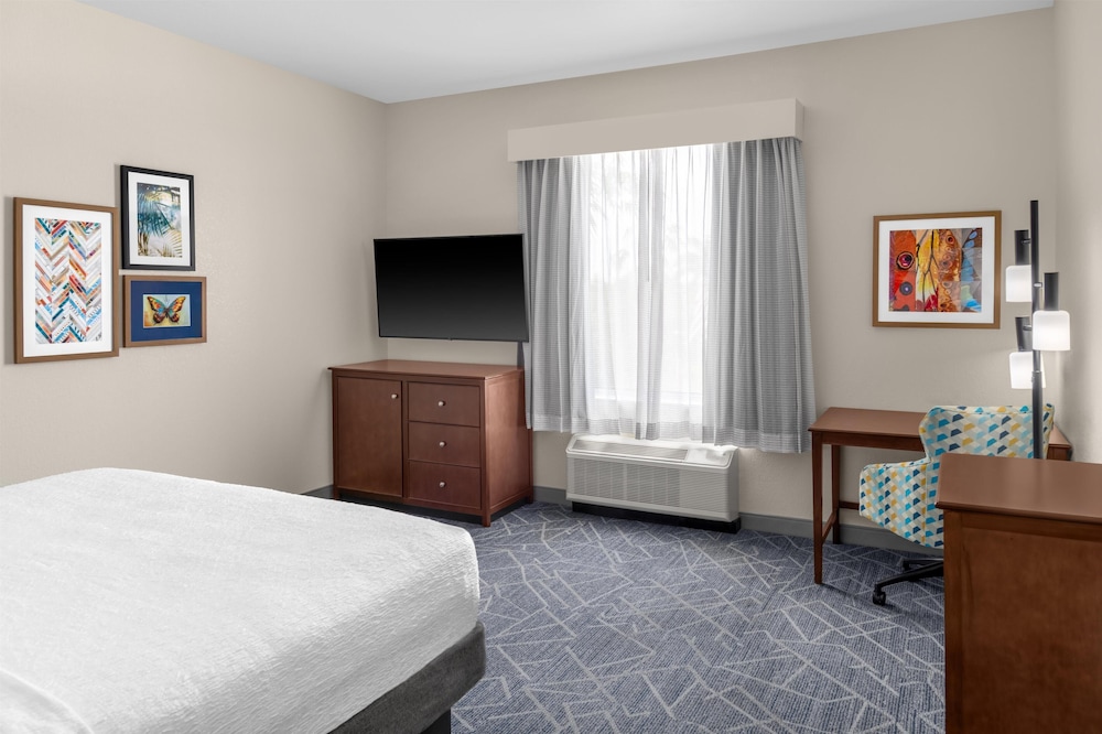 Room, 1 King Bed, Accessible, Refrigerator & Microwave