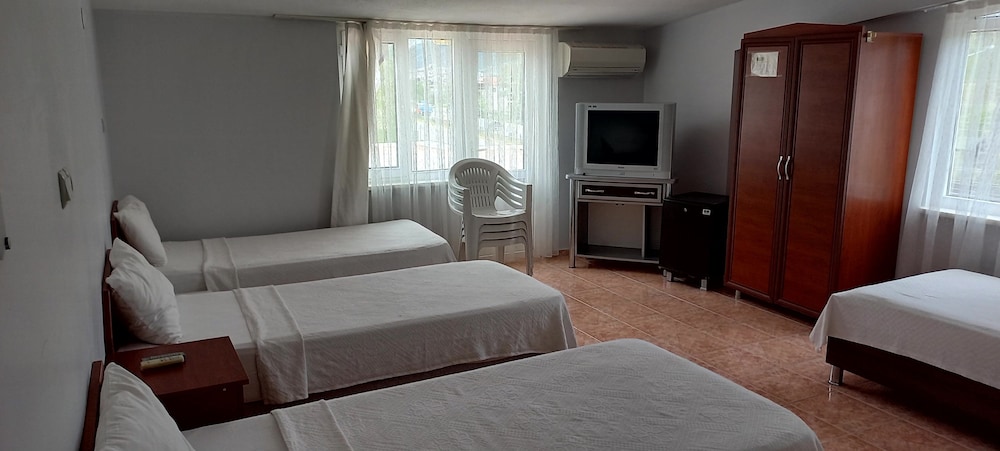 Standard Quadruple Room photo 3