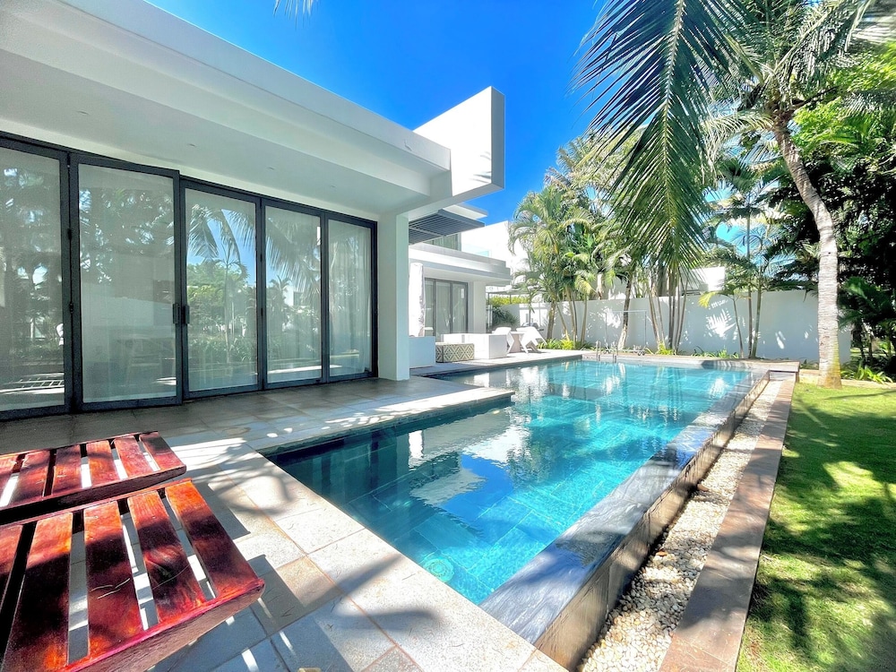Premium Riverfront Pool Residence photo 3