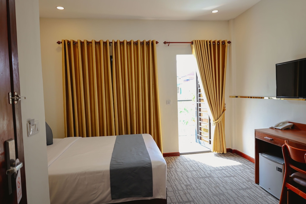 Deluxe Double Room, 1 Queen Bed, Non Smoking, City View photo 1