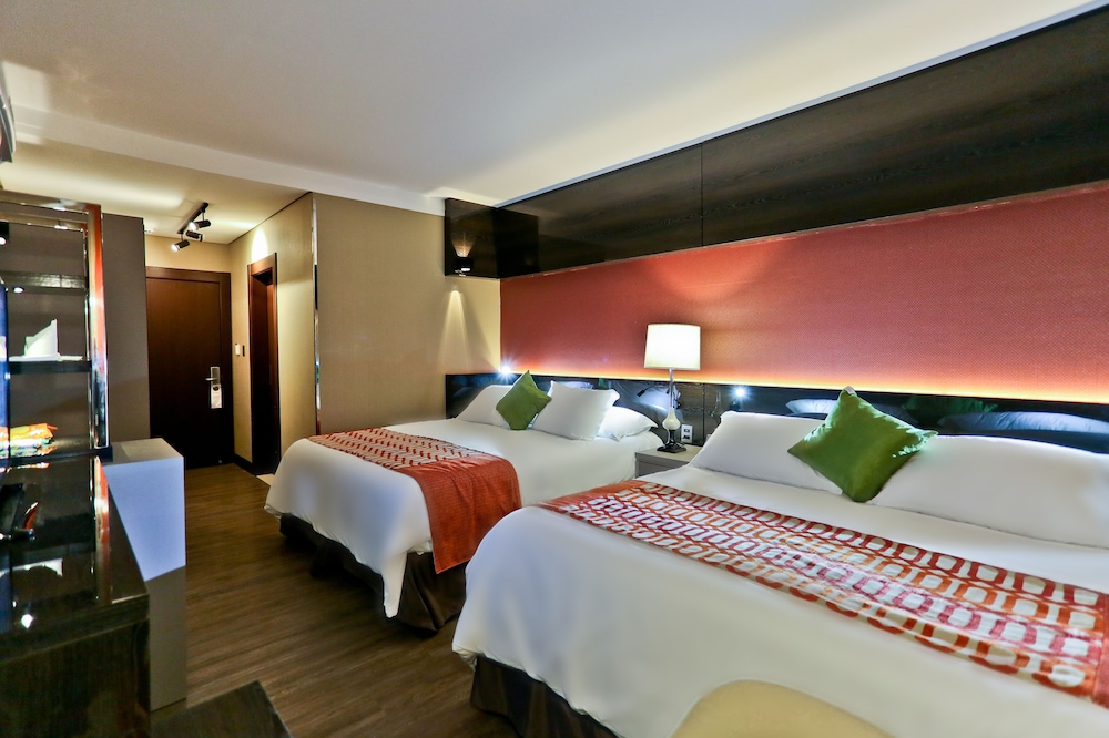 Deluxe Quadruple Room, 2 Double Beds - Photo 1