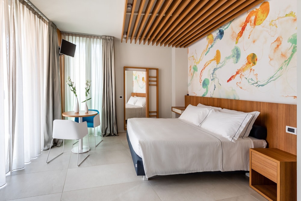 Premium Suite, Jetted Tub