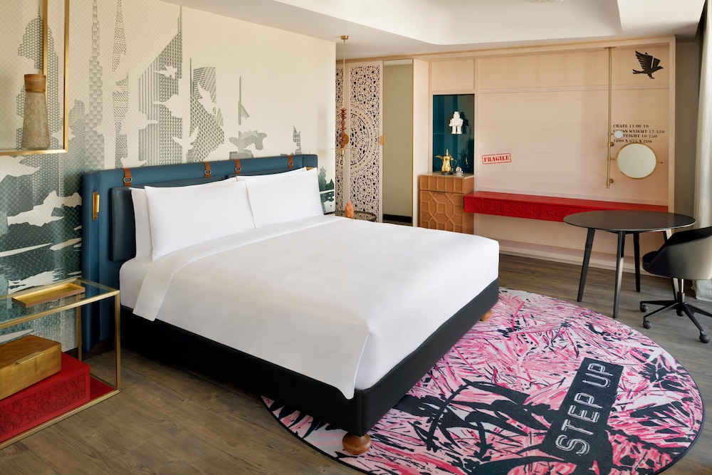 Suite, 1 King Bed (Downtown View)