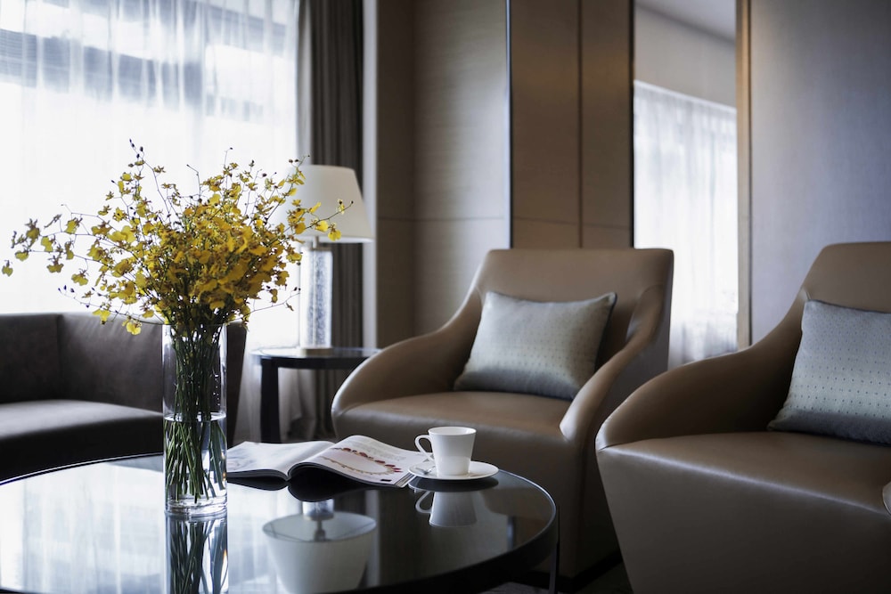 Superior Suite, 1 King Bed, Club Lounge Access, City View