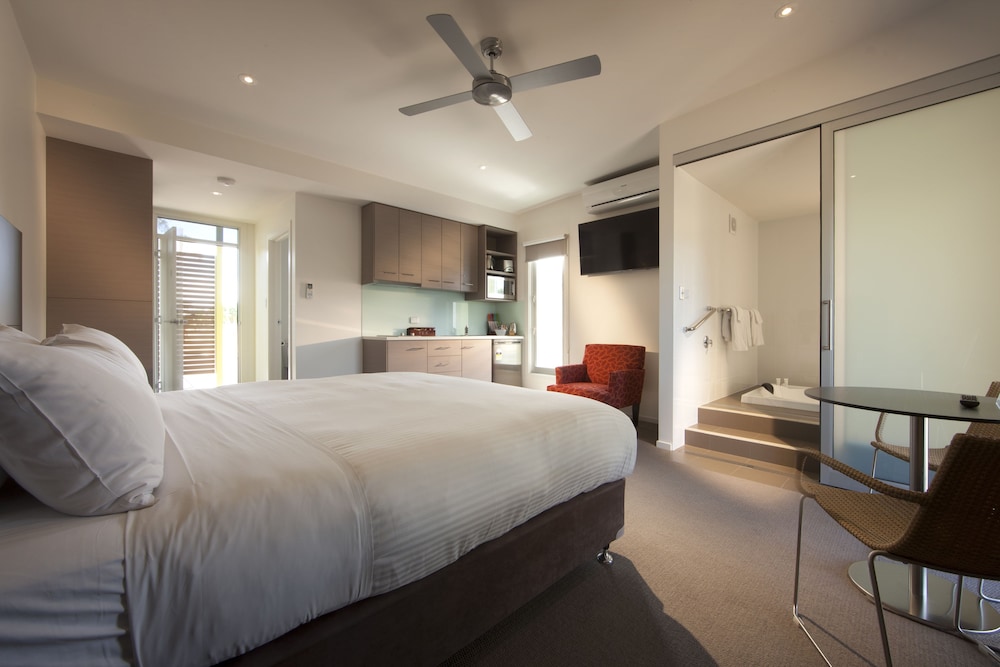 Vineyard Spa Suite - King or Twin