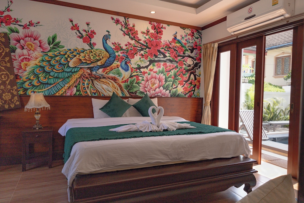 Deluxe Double Room, Bathtub, Pool View photo 1