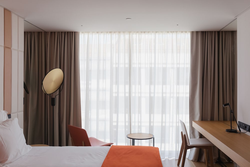 Connecting Room, Show View - Photo 4