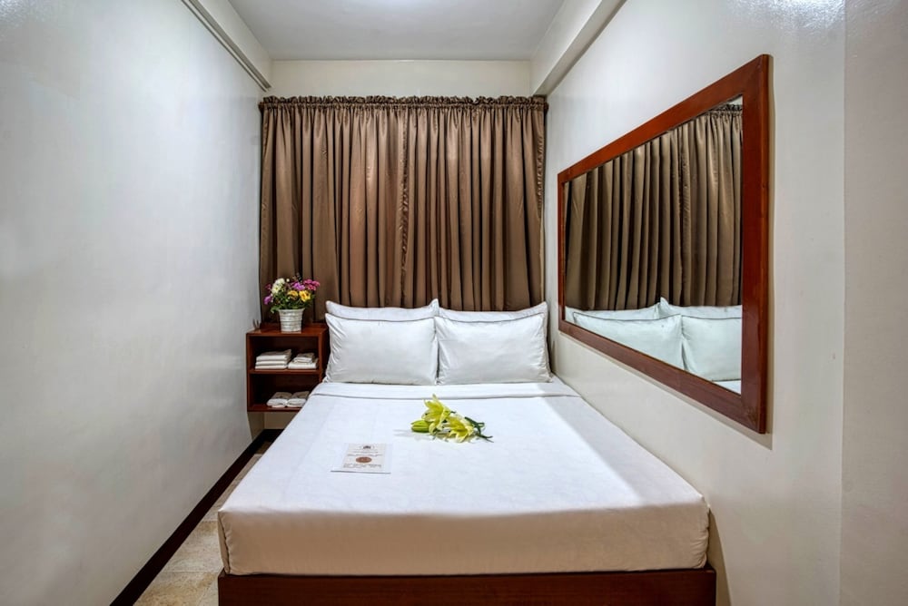 Standard Apartment, 3 Bedrooms, Courtyard View photo 2