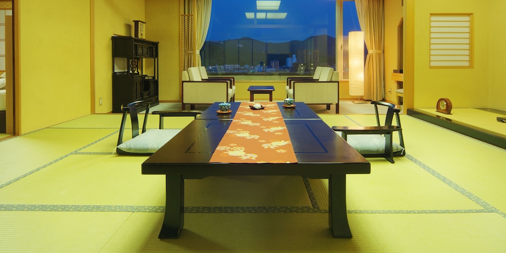 (New)Japanese-Style Suit - Non-Smoking photo 2